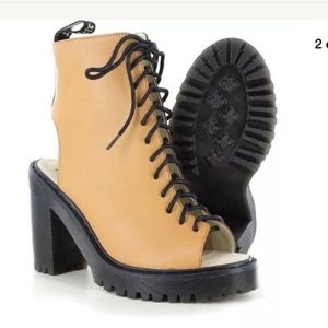 Dr. Marten's Carmelita